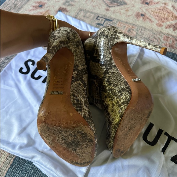 SCHUTZ Python Pumps - Picture 6 of 6